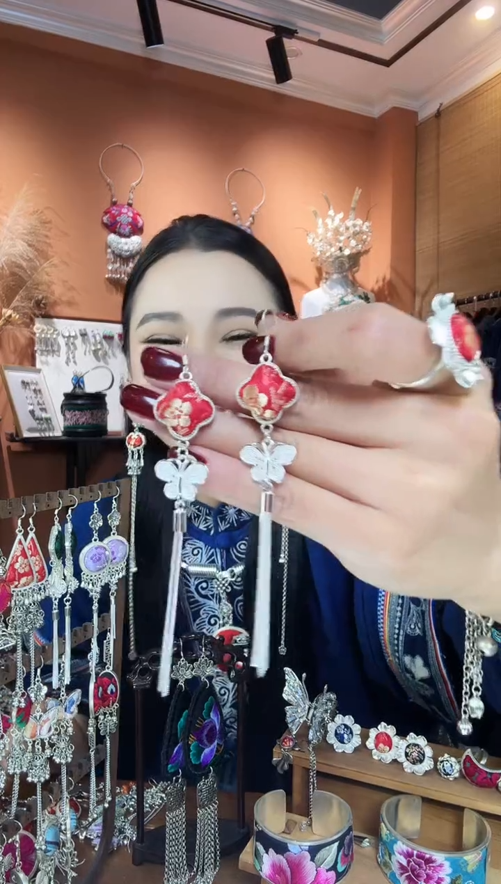 【闪购商品】刺绣纯手工民族风耳环