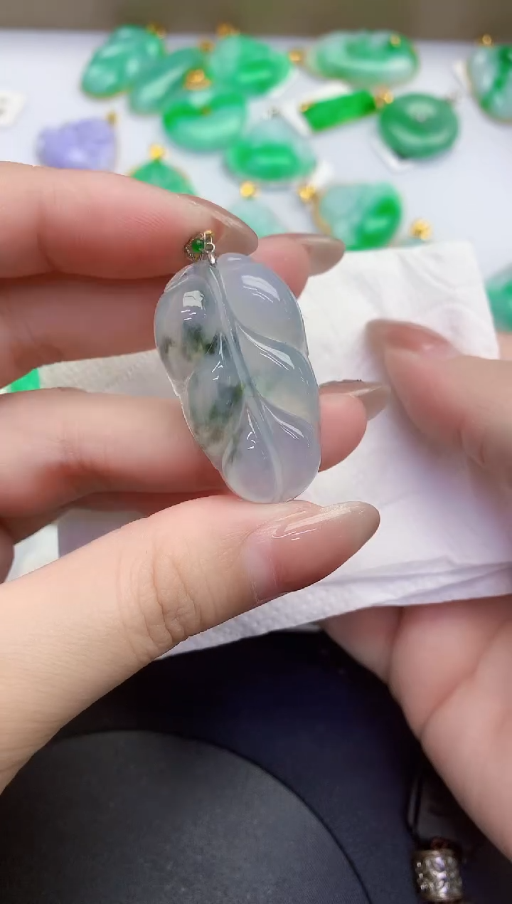 颈饰18K金镶嵌翡翠缅甸天然翡翠A货