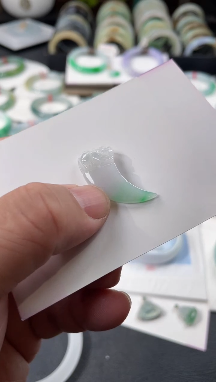 【闪购商品】翡翠颈饰未镶嵌吊坠