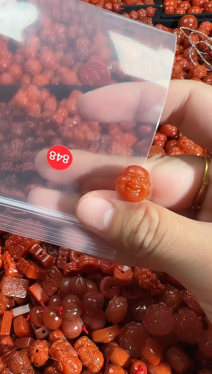 颈饰未镶嵌南红玛瑙1