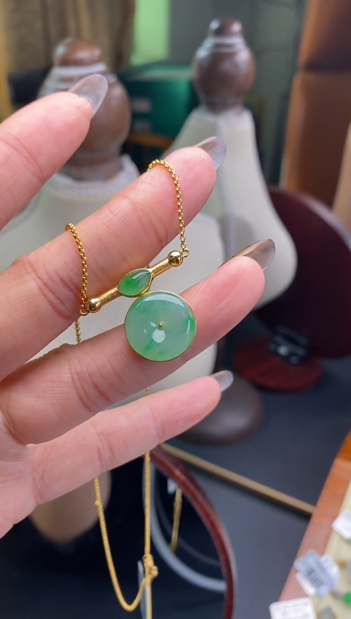 颈饰18K金镶嵌翡翠19544