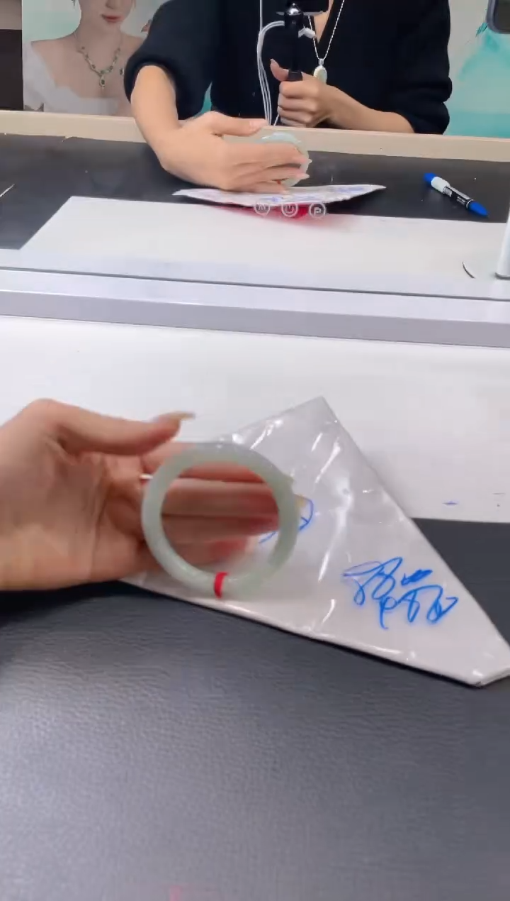 【闪购商品】翡翠手镯未镶嵌手镯