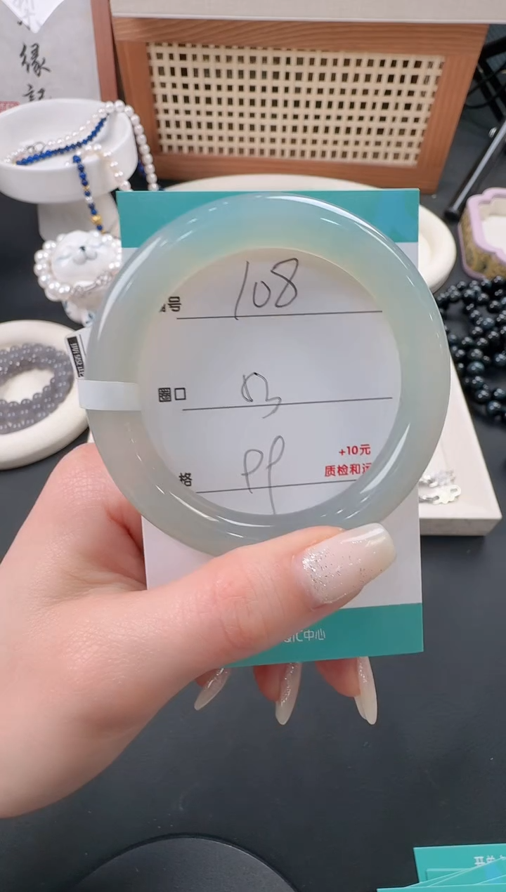 【闪购商品】石英质玉手镯未镶嵌108