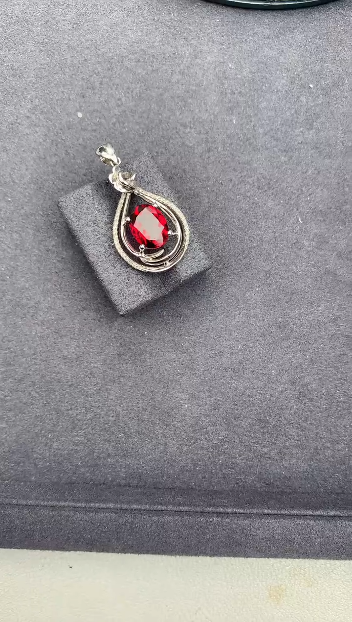 【闪购商品】碧玺颈饰18K金镶嵌2ct卢比莱吊坠