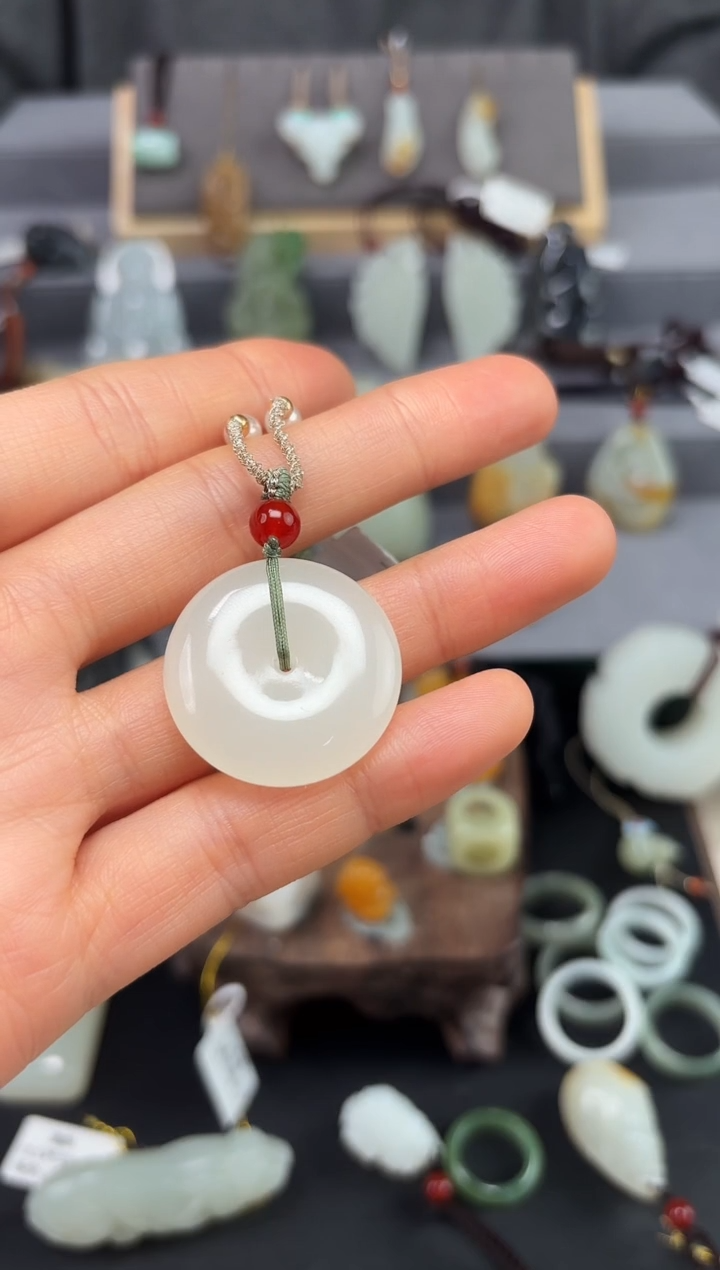 【闪购商品】和田玉颈饰未镶嵌平安扣