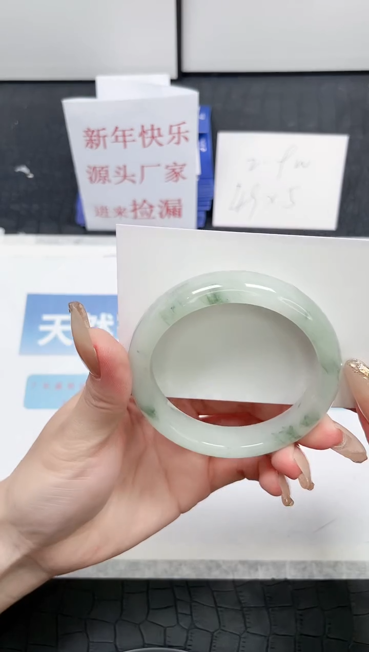 【闪购商品】石英质玉手镯未镶嵌T266-57