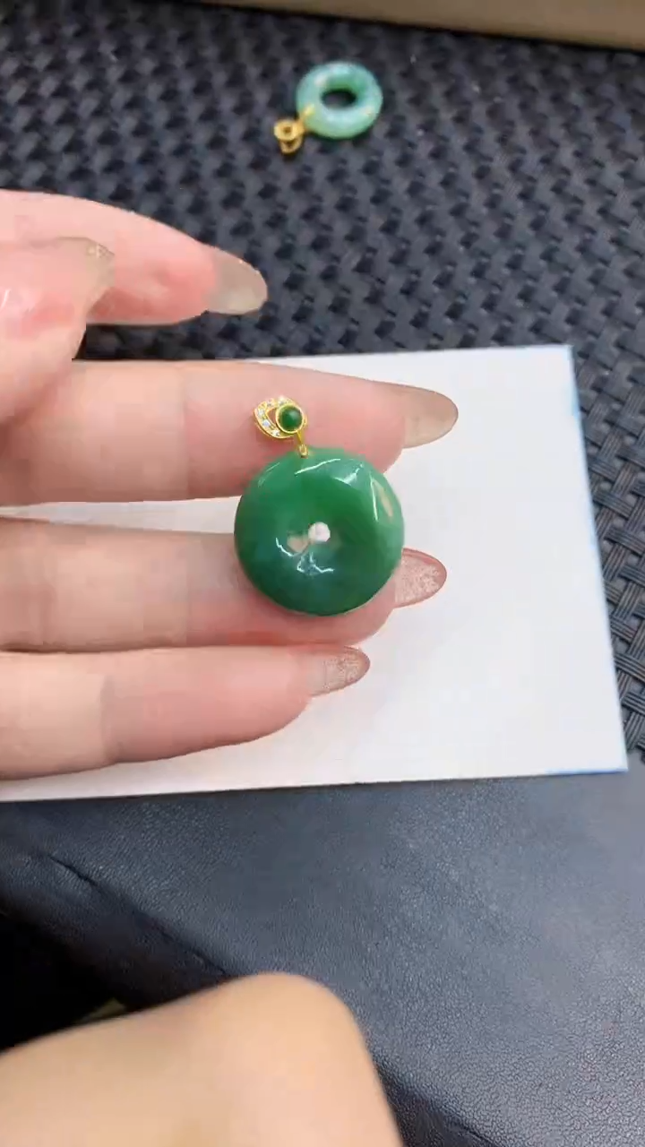 翡翠银S925镶嵌颈饰            8