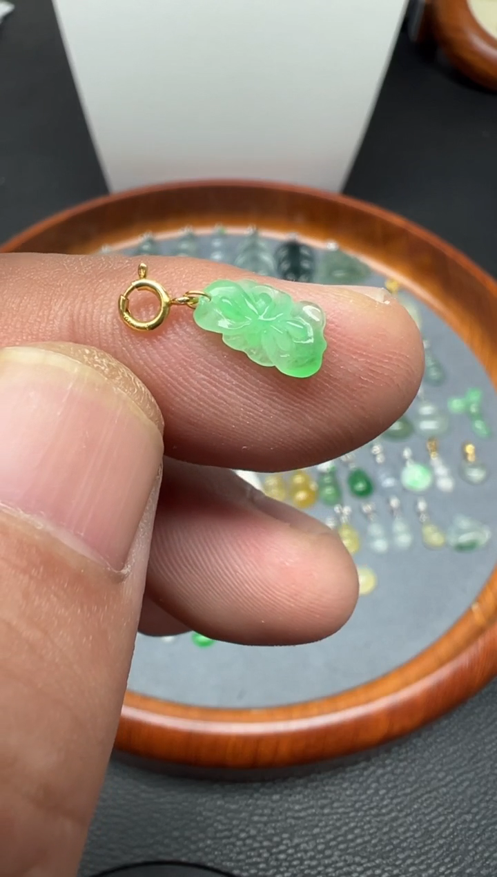 颈饰18K金镶嵌翡翠（23号）纯天然A货缅甸翡翠 小花小滴溜