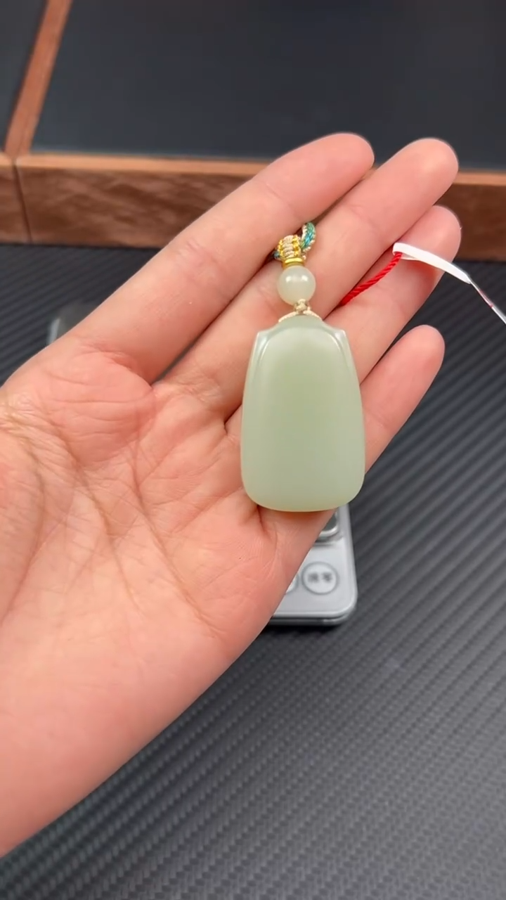 【闪购商品】和田玉吊坠(赠链)未镶嵌且末微色差迪克兰一细