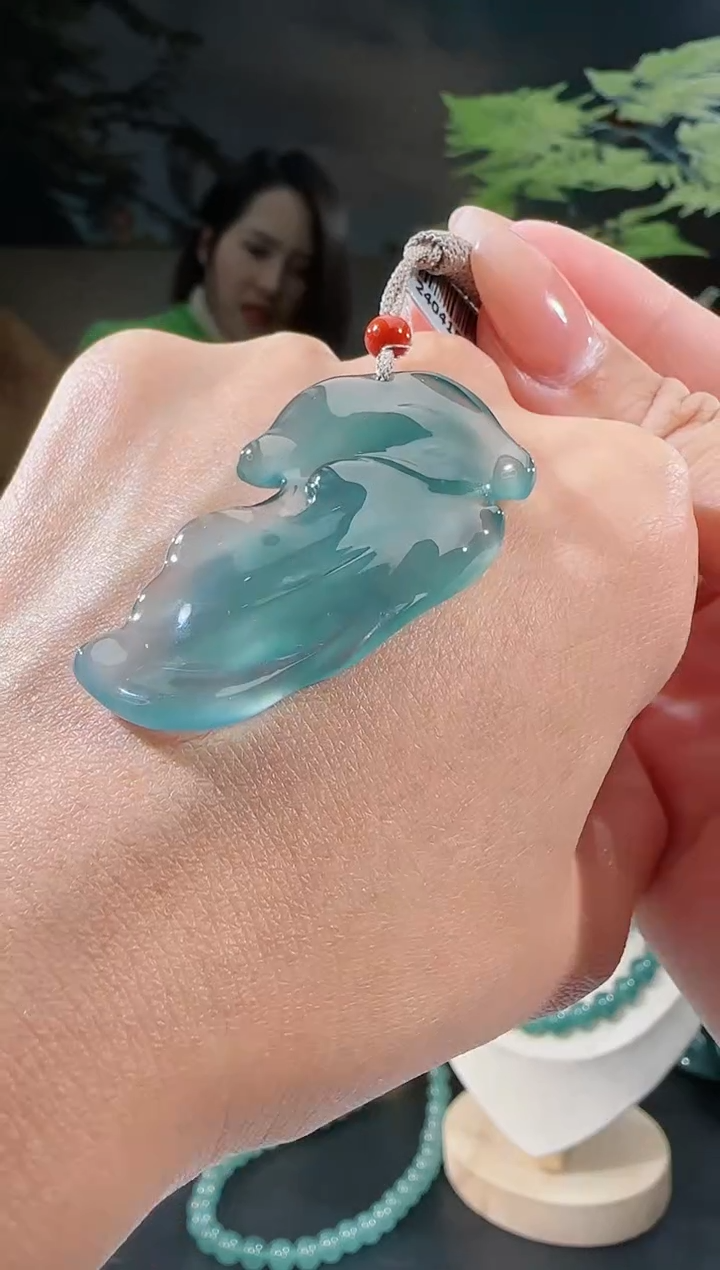 【闪购商品】翡翠吊坠(不含链)未镶嵌形意