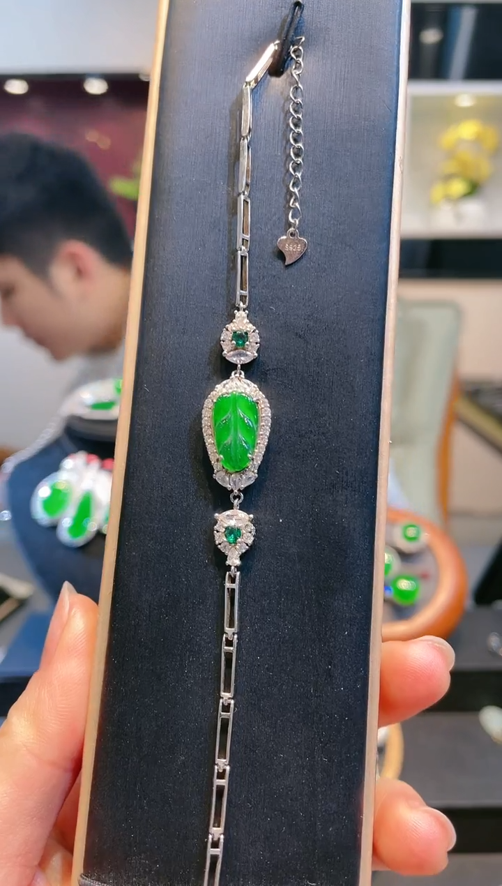 【闪购商品】翡翠颈饰银S925镶嵌A10手链天然A货翡翠