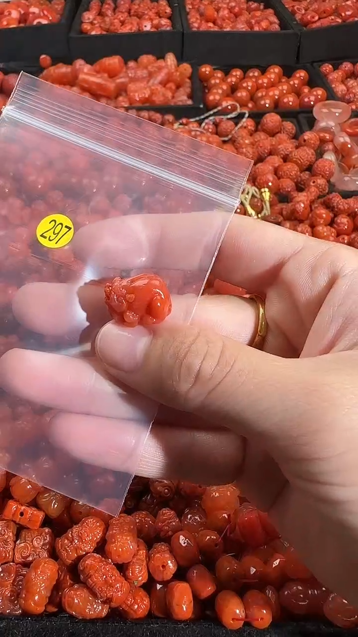 颈饰未镶嵌南红玛瑙1