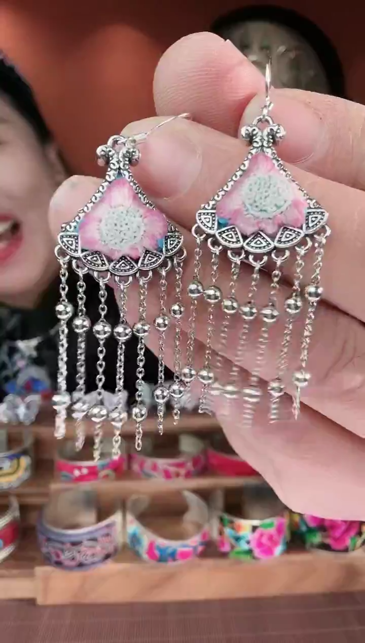 织绣非遗手工苗绣刺绣饰品7