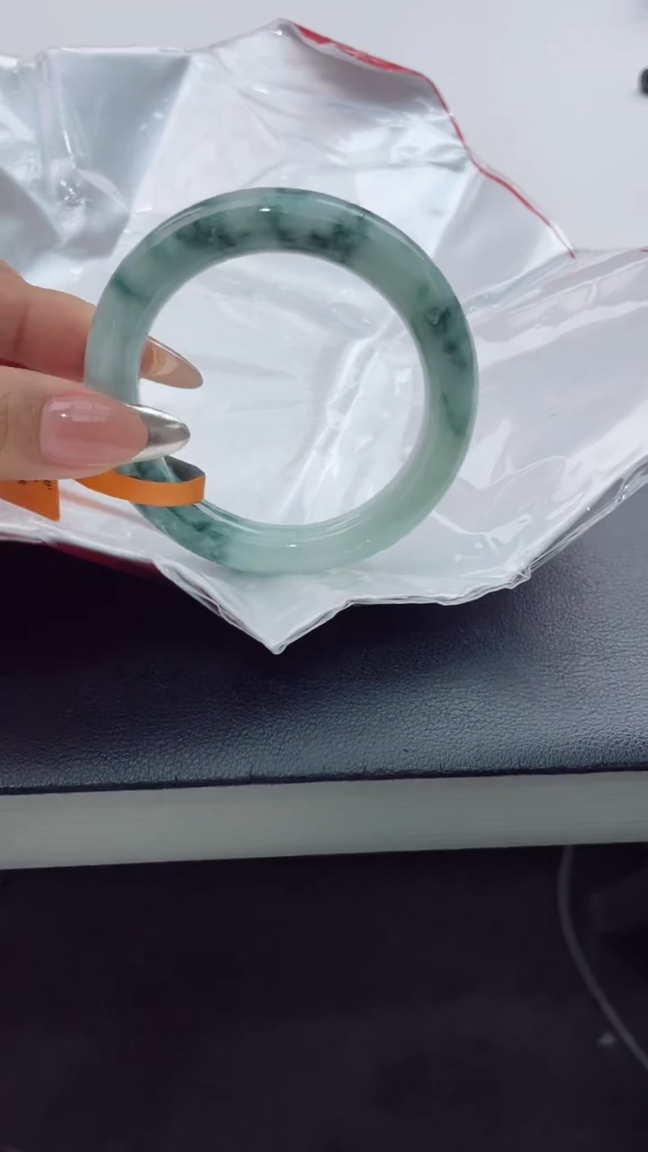 【闪购商品】翡翠手镯未镶嵌7翡翠手镯（微瑕）