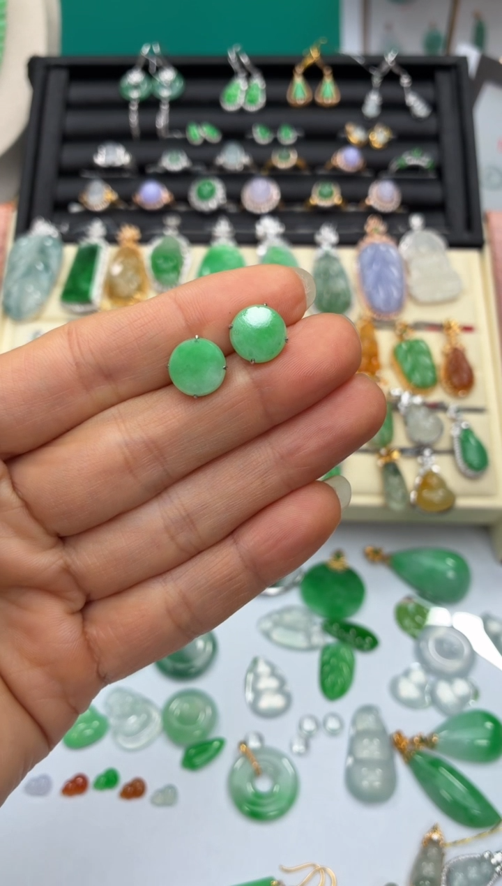 颈饰18K金镶嵌翡翠天然翡翠A货