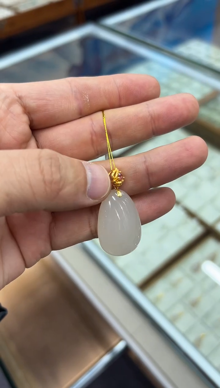 【闪购商品】和田玉吊坠18K金镶嵌随型