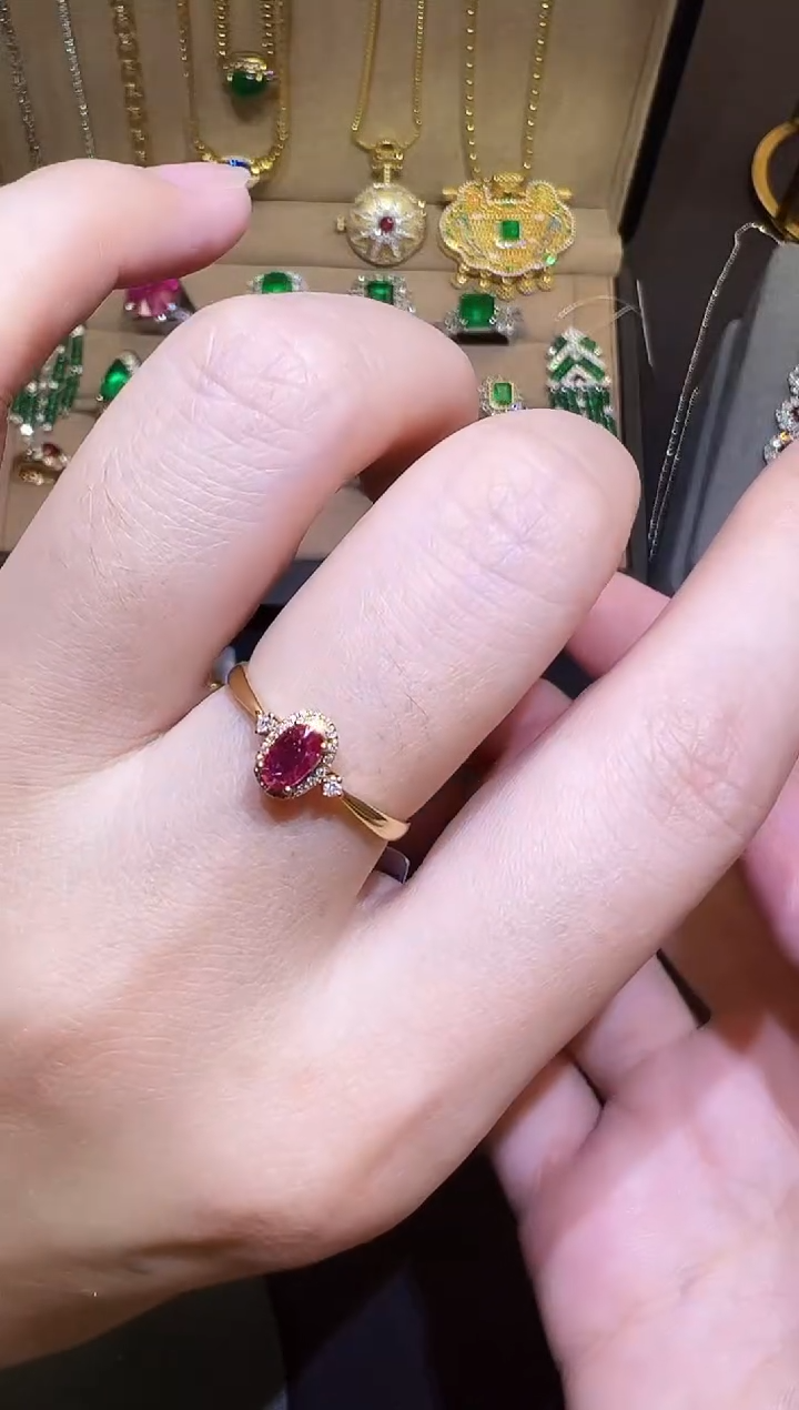 18K金镶嵌戒指红宝石0.32CT