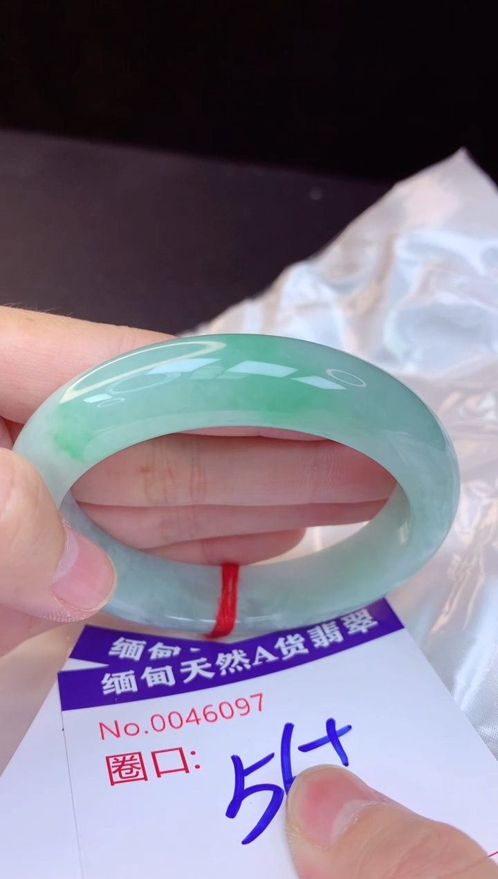 【闪购商品】翡翠手镯未镶嵌56+             