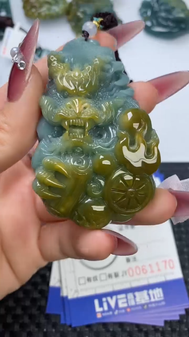 【闪购商品】翡翠颈饰未镶嵌111111111111111