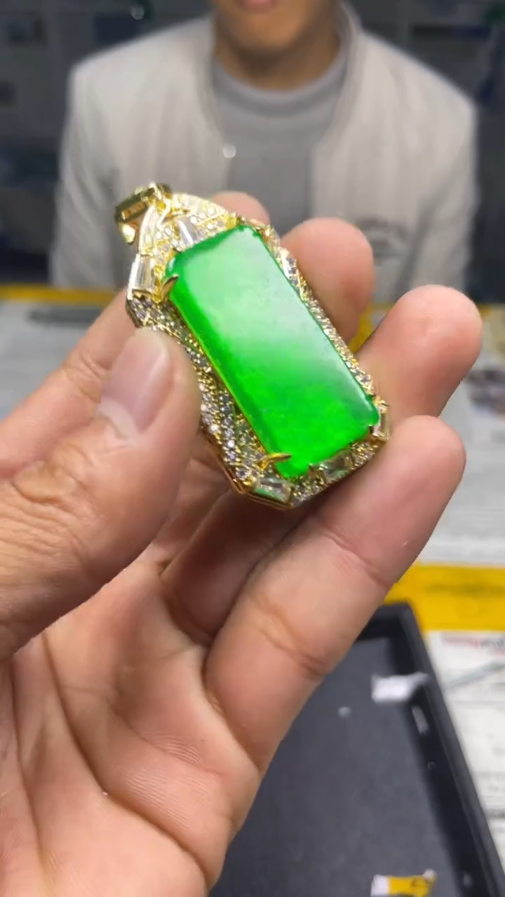 时尚精美高端吊坠99