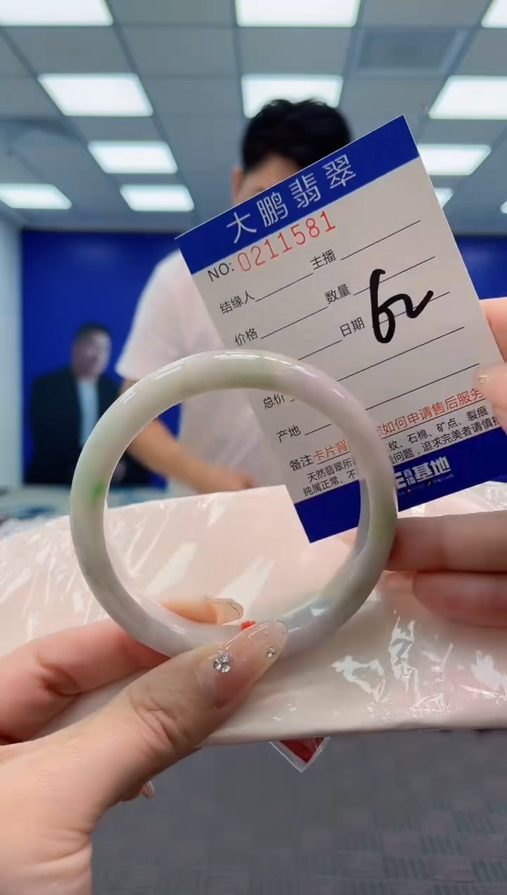 翡翠手镯未镶嵌AAAAAAAA