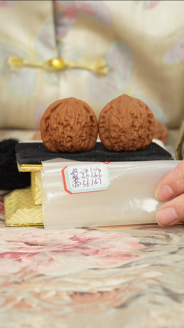 【闪购商品】文玩核桃把件非嫁接将军帽