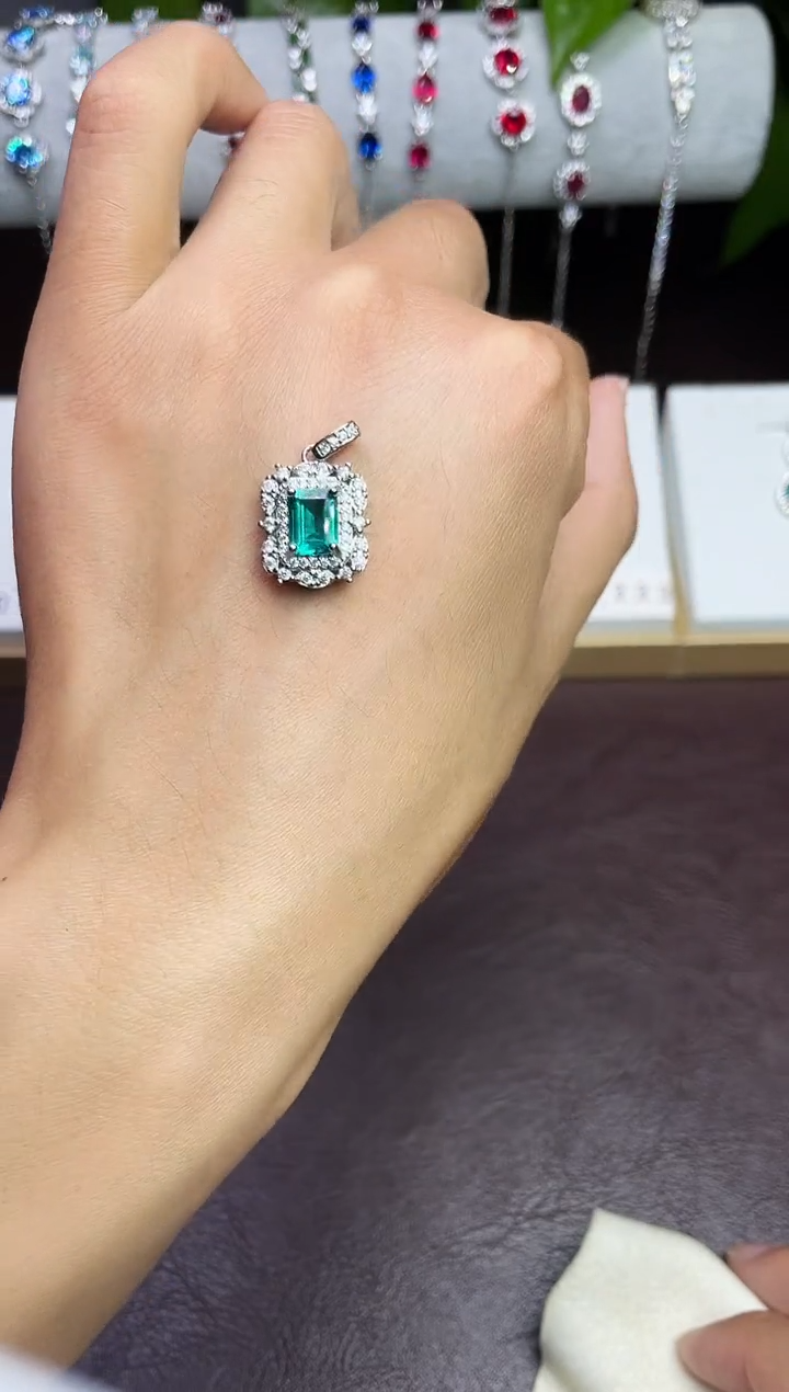 合金颈饰合成钻石帕拉伊巴吊坠