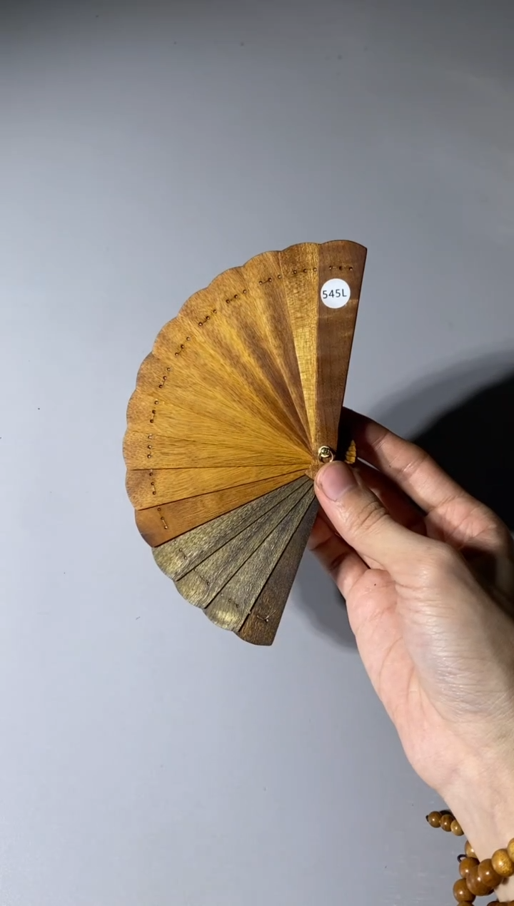 【闪购商品】金丝楠木雕545号10cm金丝楠木小叶桢楠掌中扇