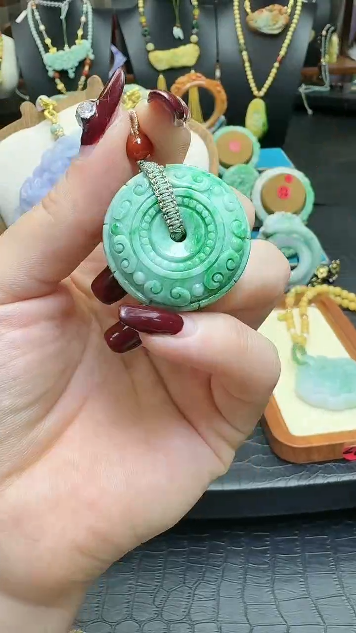 【闪购商品】翡翠颈饰未镶嵌平安扣