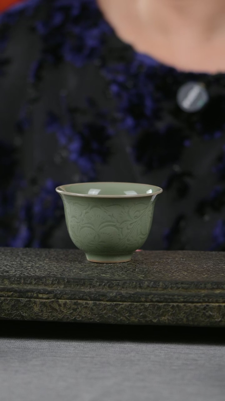 【双渔精选·压手杯】秘青釉缠枝牡丹纹压手杯主人杯纯手工