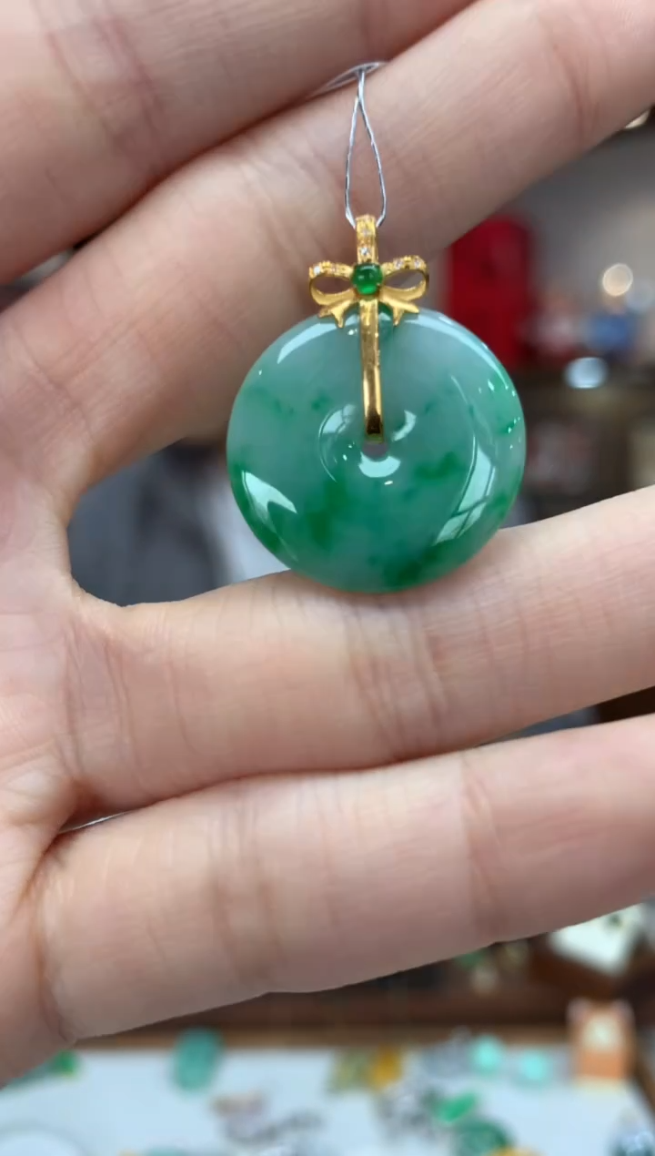 【闪购商品】翡翠吊坠(不含链)18K金镶嵌平安扣