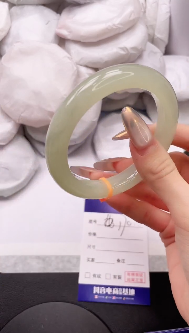 【闪购商品】和田玉手镯未镶嵌4K170-60