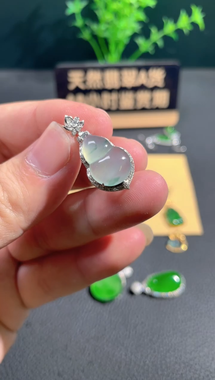 【闪购商品】翡翠颈饰18K金镶嵌翡翠