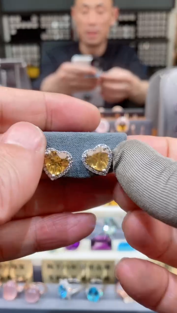 【闪购商品】黄晶耳钉银S925镶嵌黄晶耳钉