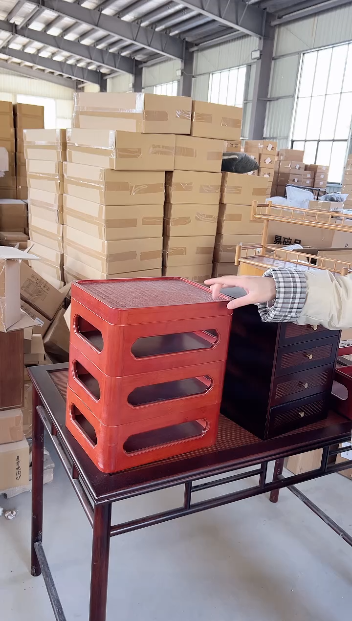 三层圆角观山。红色