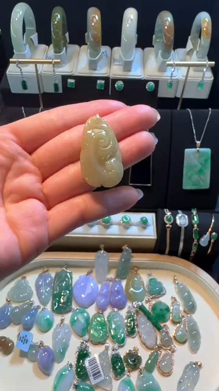 【闪购商品】翡翠挂件未镶嵌如意