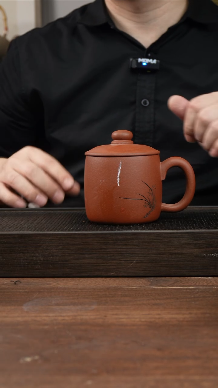 茶杯紫砂红清水兰花刻绘   盖杯 ！   微瑕  