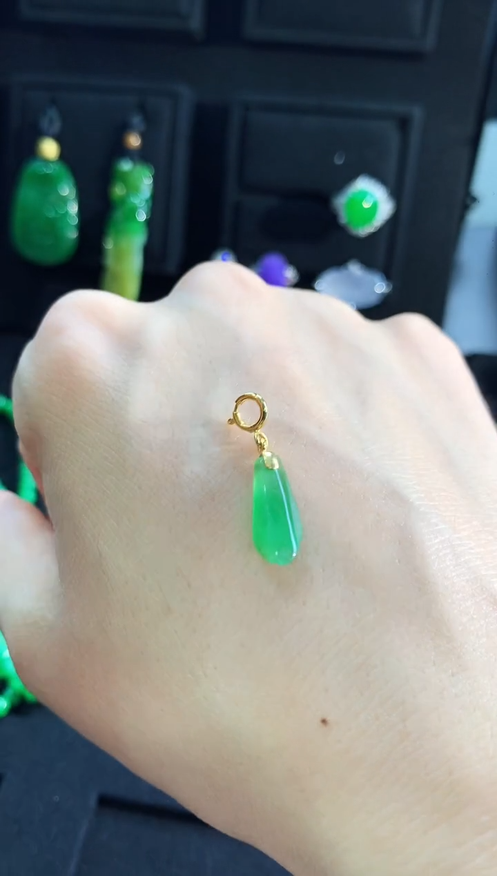 【闪购商品】翡翠吊坠(不含链)18K金镶嵌吊坠