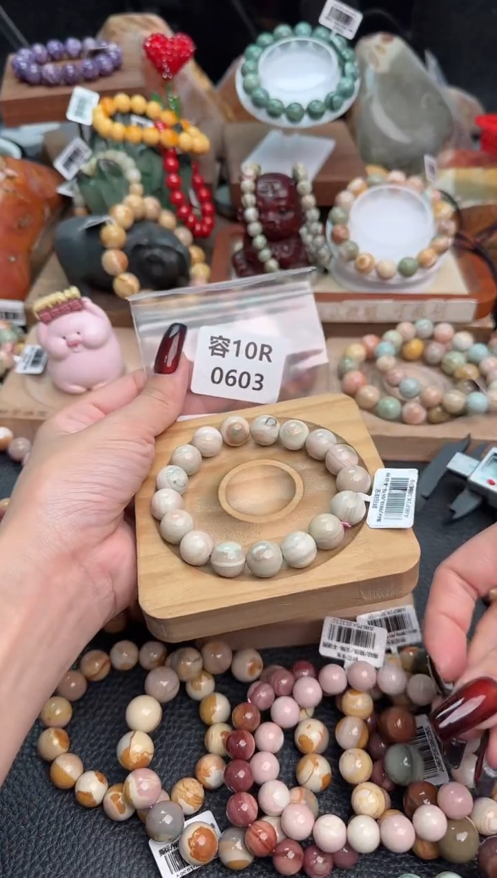 【闪购商品】石英质玉手链未镶嵌10R0603