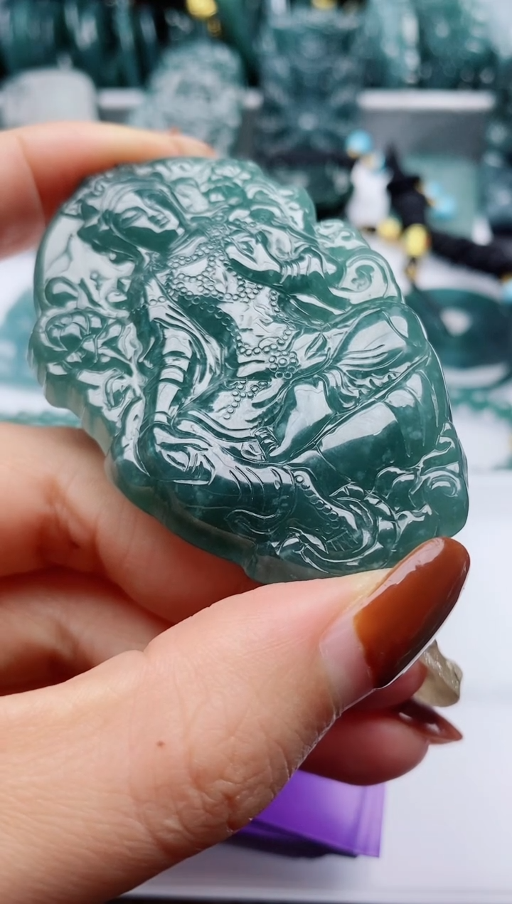 颈饰未镶嵌翡翠               