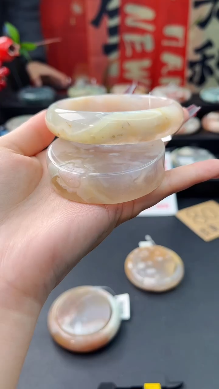 【闪购商品】石英质玉手镯未镶嵌赠送镯心（61圈口）无证书