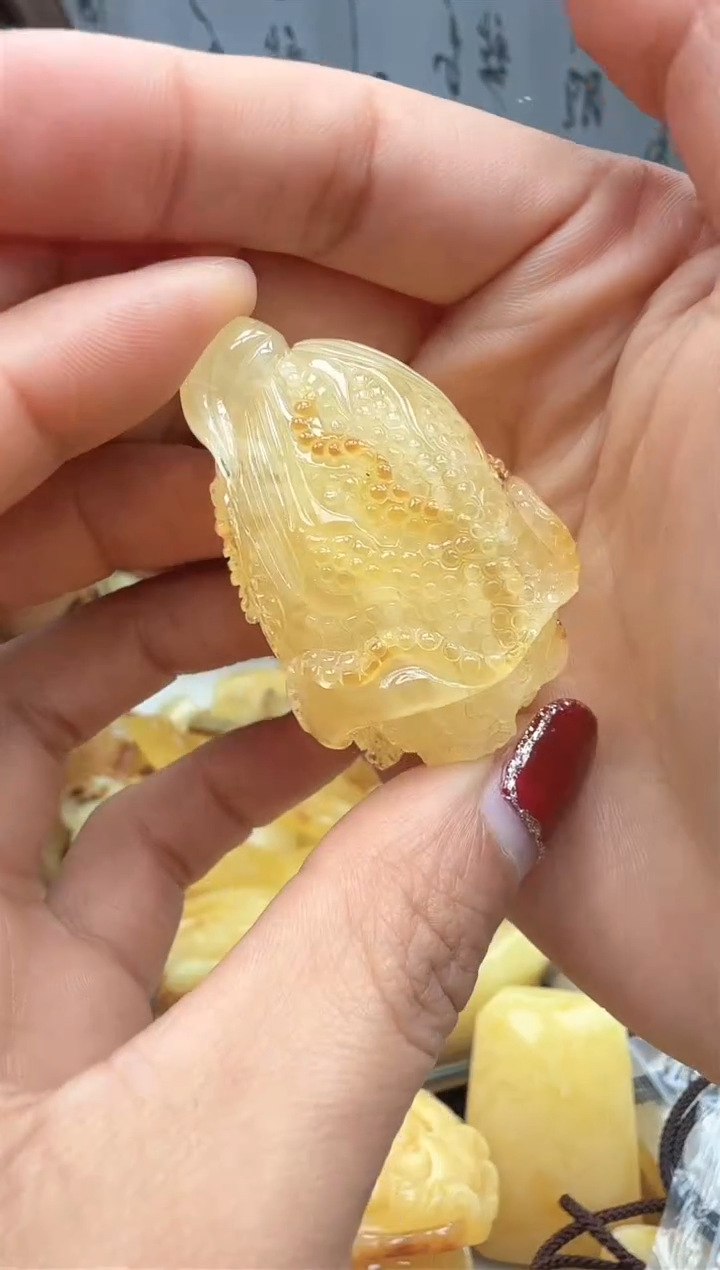 【闪购商品】琥珀裸石未镶嵌挂坠