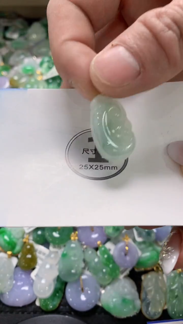 颈饰18K金镶嵌翡翠1111111111111111