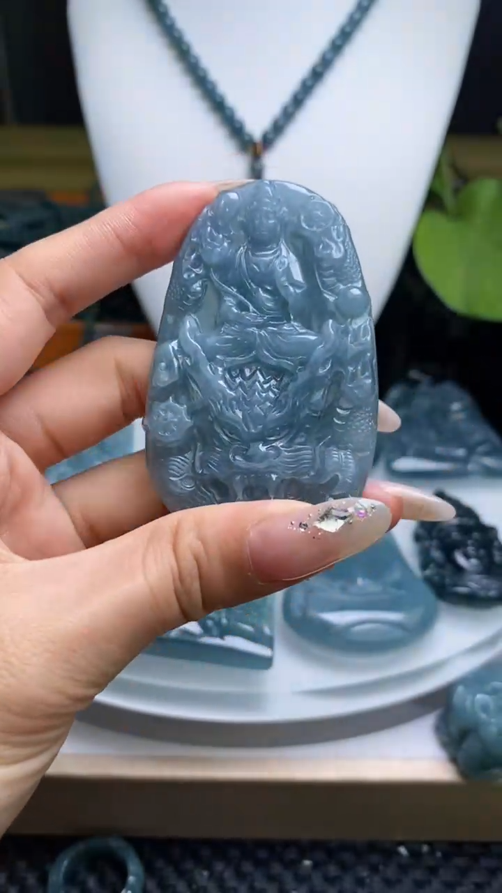 【闪购商品】翡翠未镶嵌颈饰            