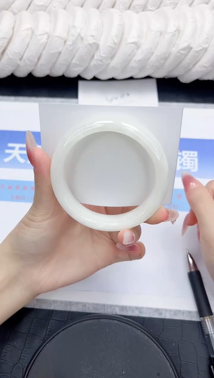 未镶嵌手镯和田玉124*-56