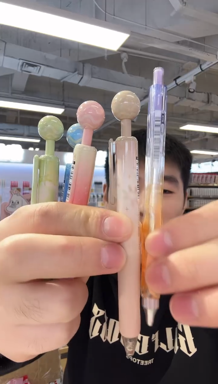 4支棒棒糖 每个颜色一支 晨光按动中性笔棒棒糖AGPUB101速干黑0.5