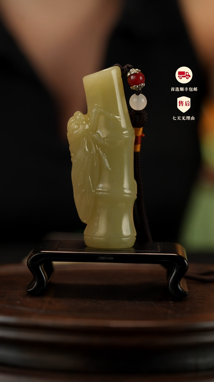 云南石竹叶青雕刻：知足常乐