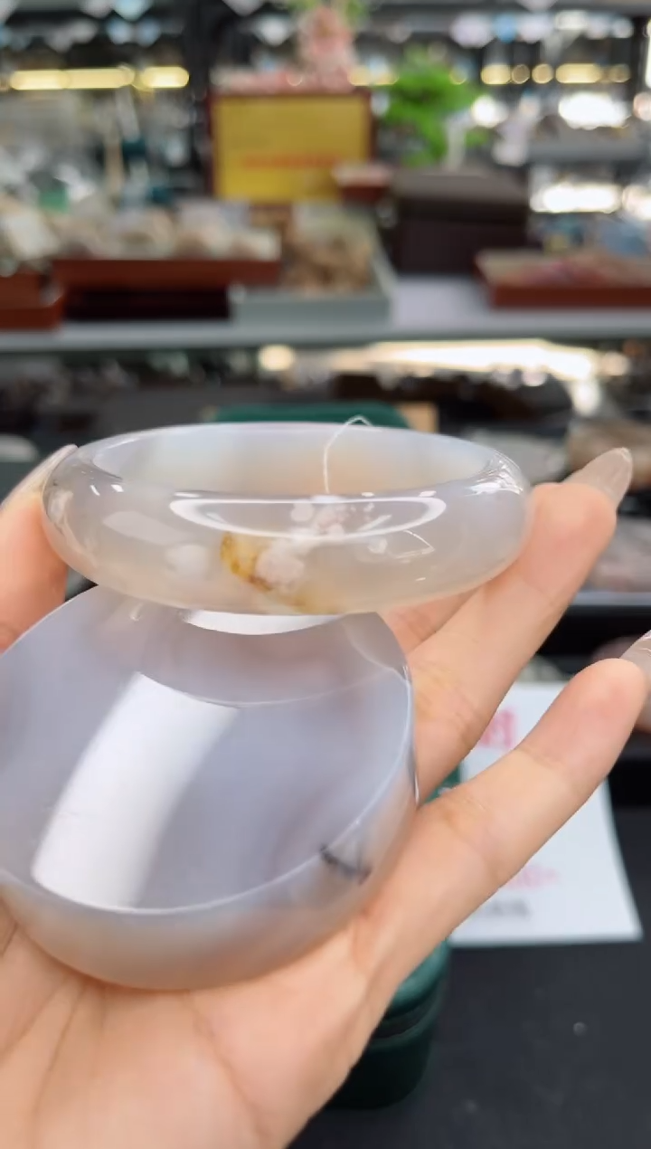 【闪购商品】石英质玉手镯未镶嵌61圈口（赠品镯心）344203