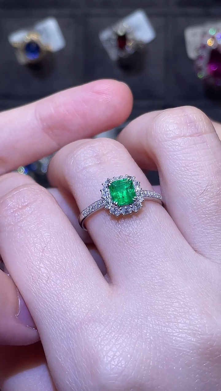 【闪购商品】祖母绿戒指18K金镶嵌/潘杰希尔/0.82ct