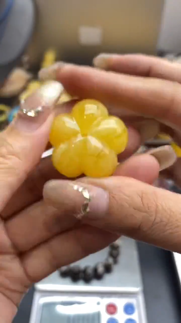 琥珀未镶嵌珠宝奇石1156